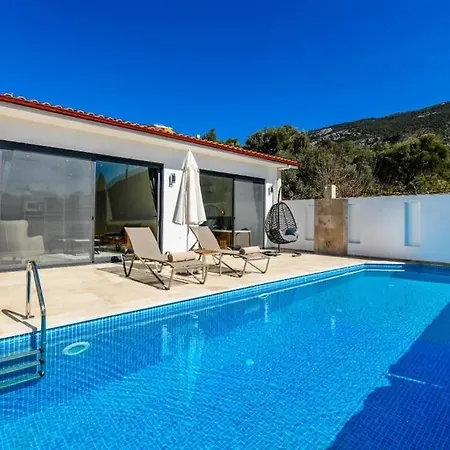 Villa Havuz Alani Korunakli Rahat Minik Bir